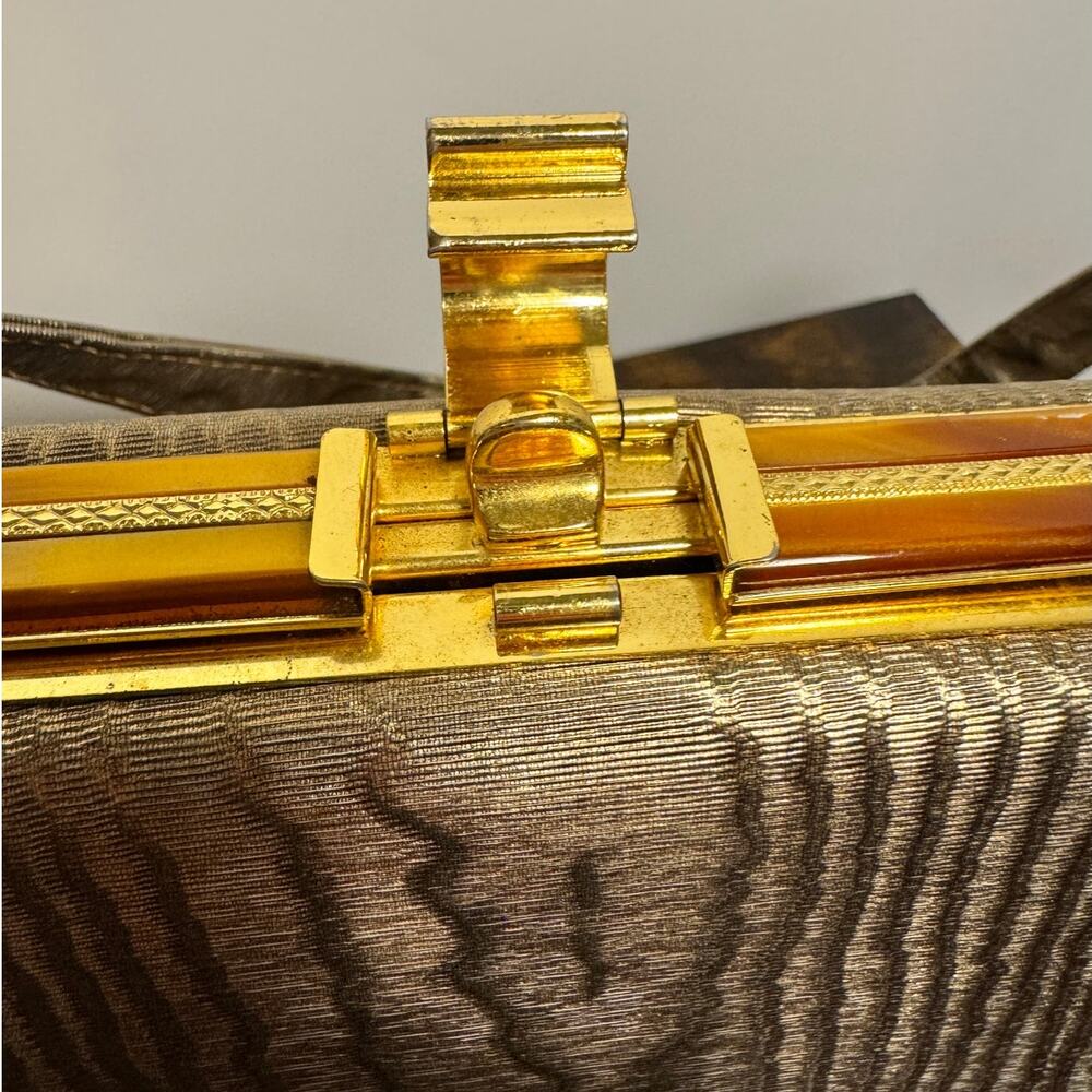 Vintage 60s Clutch Handbag With Gold Scalloped Clasp - Picture 6 of 9